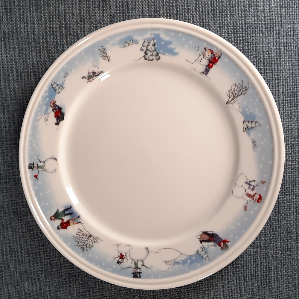 Snowman Design Cookie Dessert Plate Set 4 Building Snowmen Holiday Party Plates